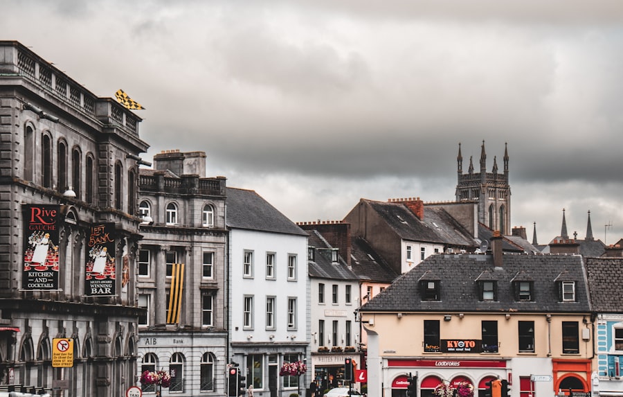 a group of buildings with a cloudy sky